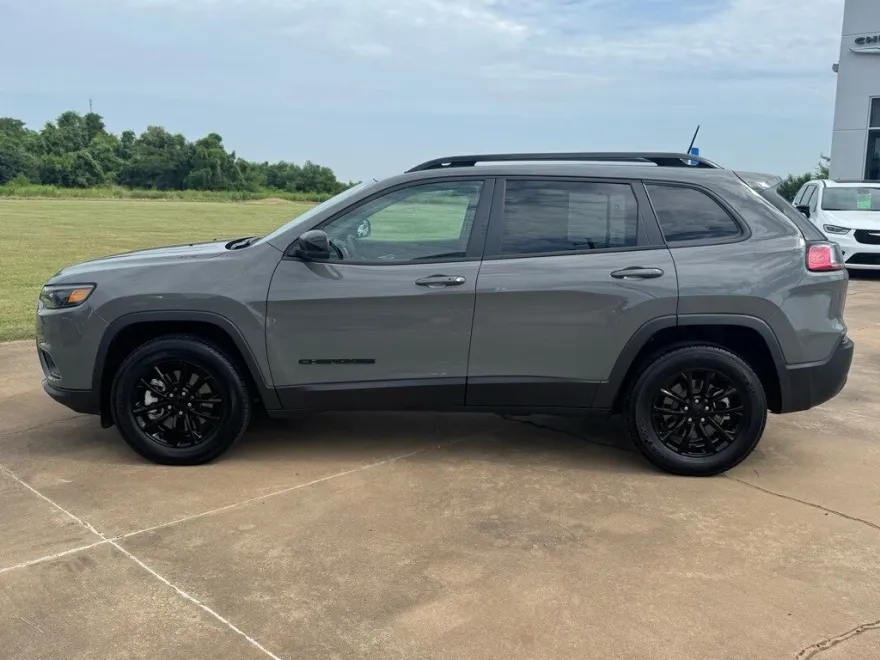 2023 Jeep Cherokee Altitude Lux photo 1