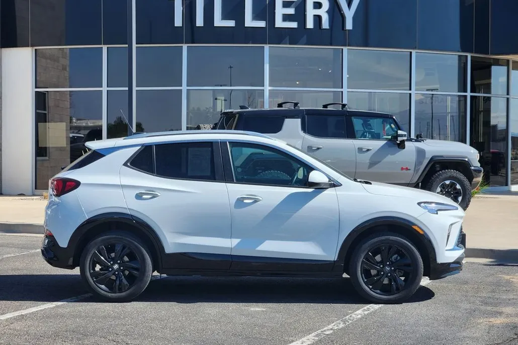 2024 Buick Encore GX Sport Touring photo 1