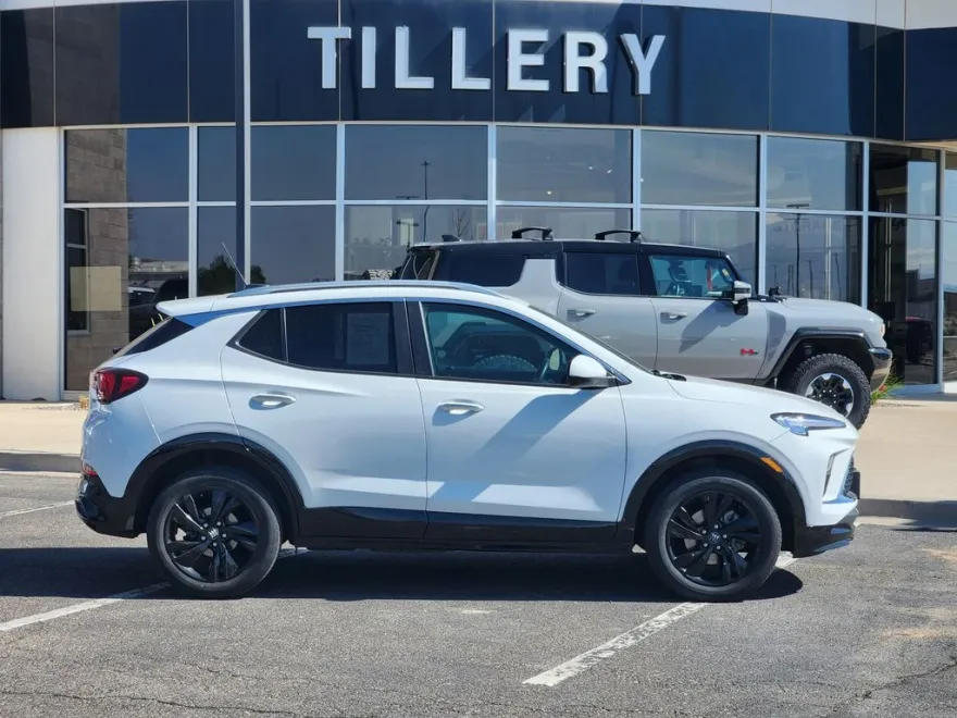 2024 Buick Encore GX Sport Touring photo 1