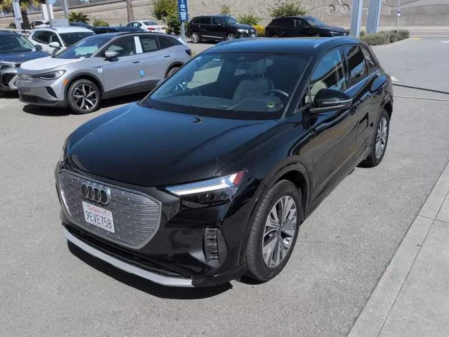 2023 Audi Q4 40 E-tron Premium photo 1