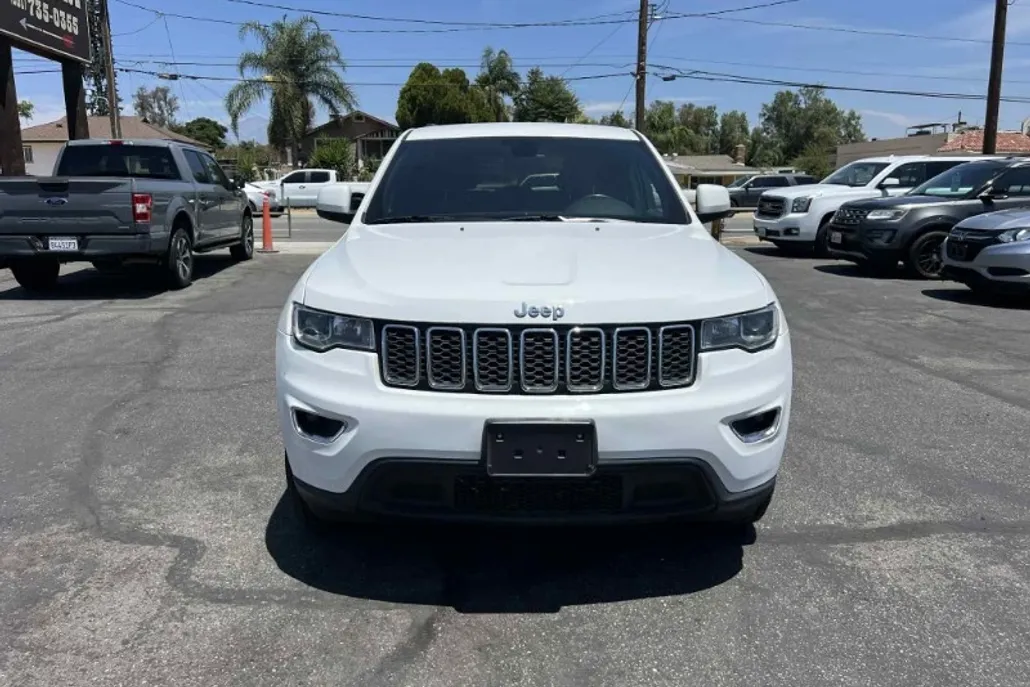 2017 Jeep Grand Cherokee Laredo photo 1
