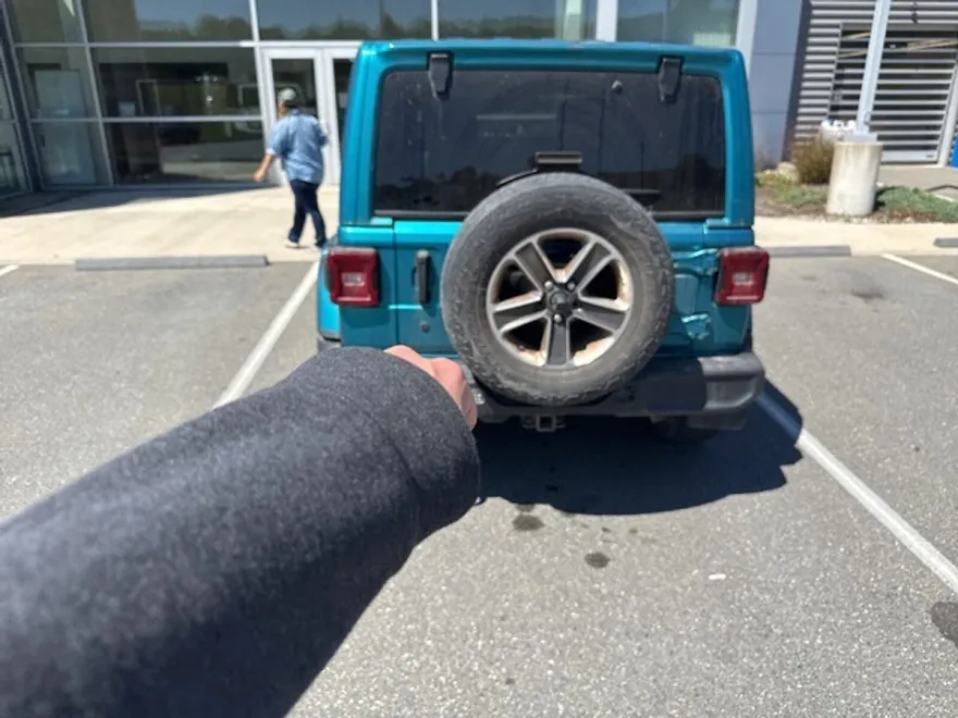 2019 Jeep Wrangler Unlimited Sahara photo 1