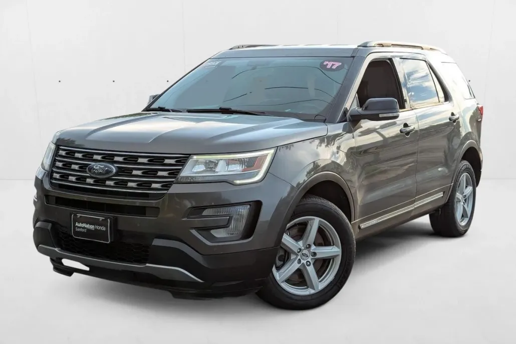 2017 Ford Explorer XLT photo 1