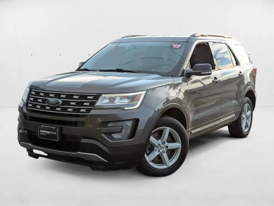 2017 Ford Explorer XLT photo 1