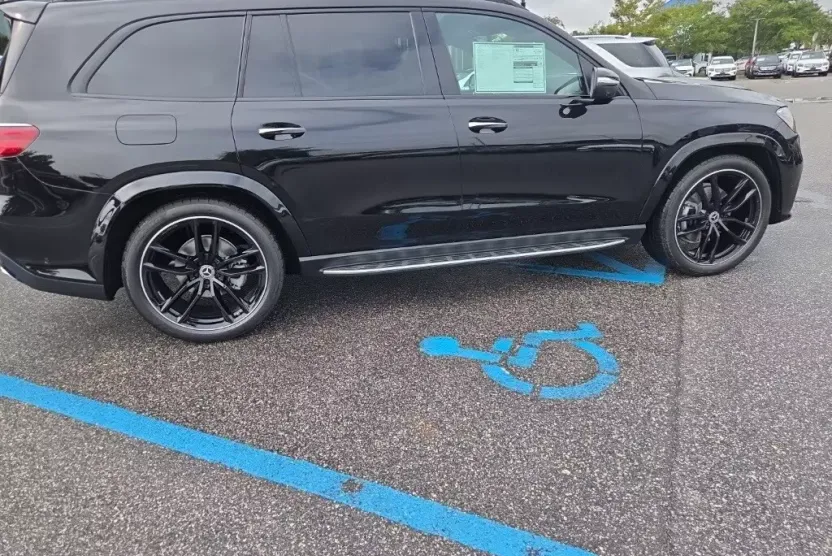 2026 Mercedes Benz GLS 580 4MATIC photo 1