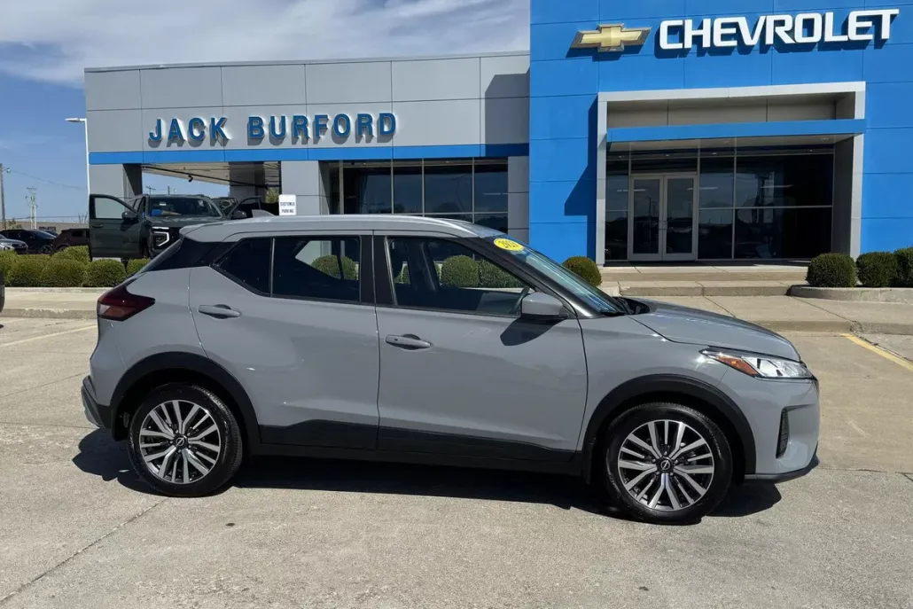 2023 Nissan Kicks SV photo 1