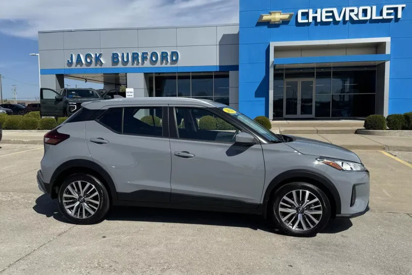 2023 Nissan Kicks SV photo 1