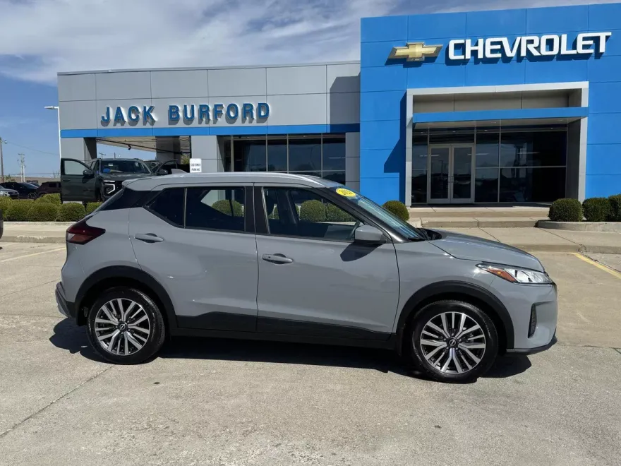 2023 Nissan Kicks SV photo 1