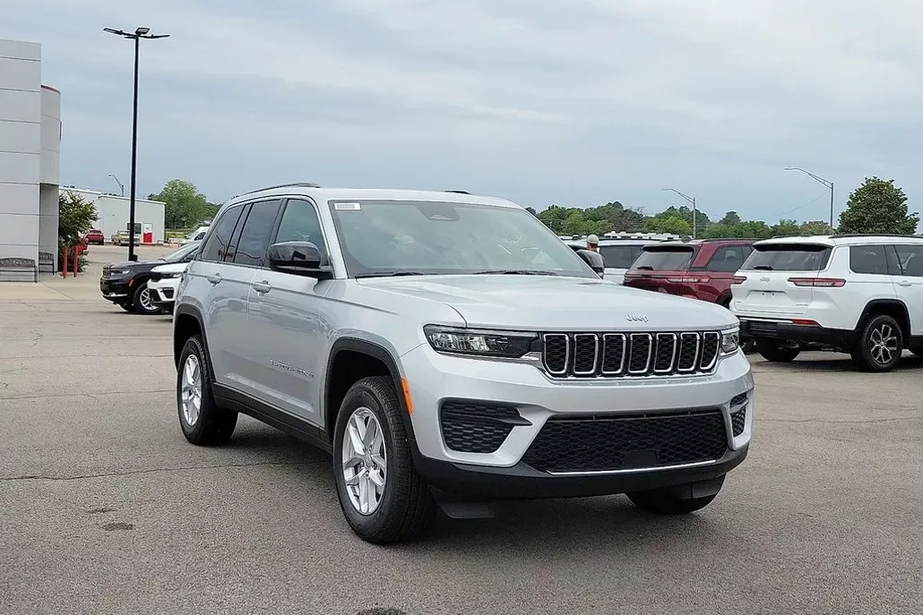 2025 Jeep Grand Cherokee Laredo X photo 1