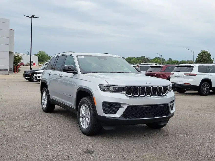 2025 Jeep Grand Cherokee Laredo X photo 1