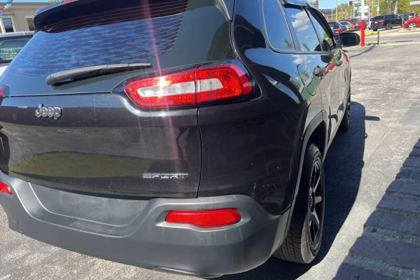 2014 Jeep Cherokee Sport photo 1