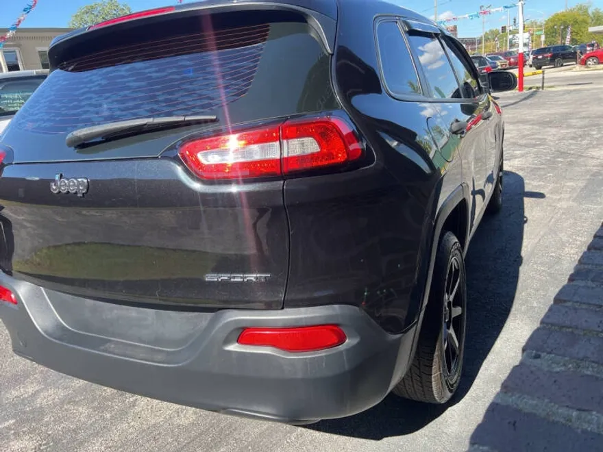 2014 Jeep Cherokee Sport photo 1