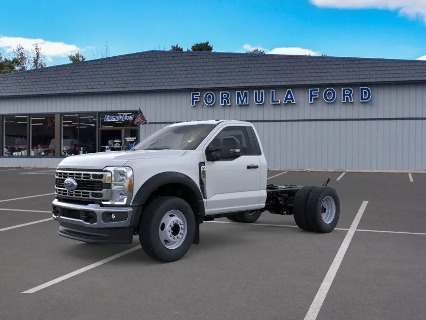 2025 Ford F-600 photo 1
