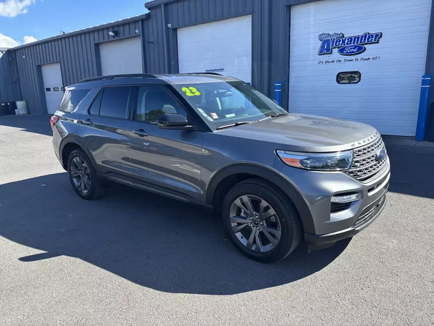 2023 Ford Explorer XLT photo 1