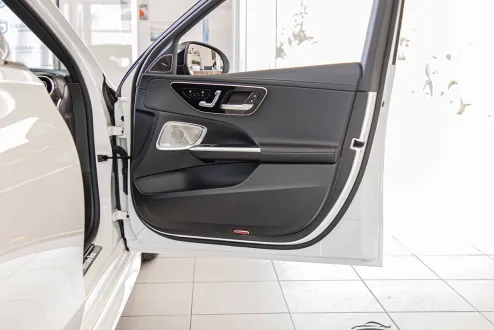 2024 Mercedes Benz C 300 photo 2