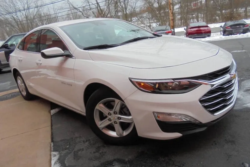 2024 Chevrolet Malibu 1LT photo 1