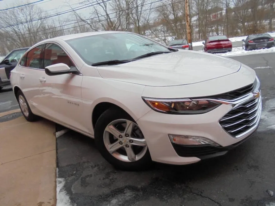 2024 Chevrolet Malibu 1LT photo 1