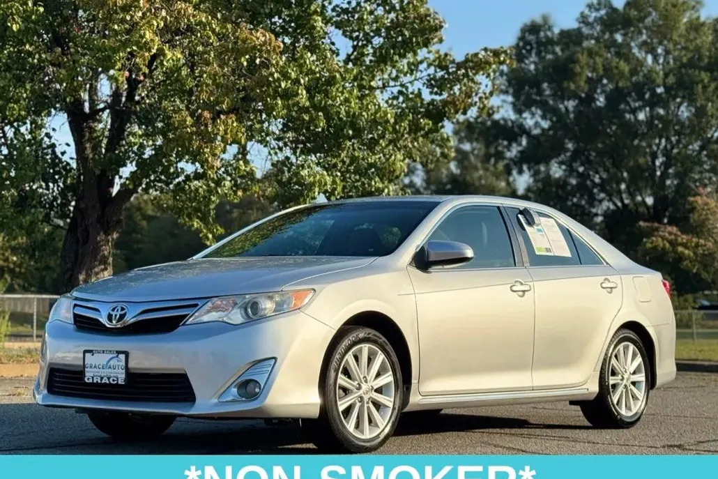 2014 Toyota Camry XLE photo 1