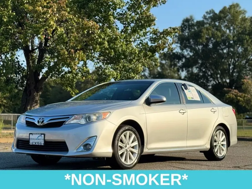 2014 Toyota Camry XLE photo 1