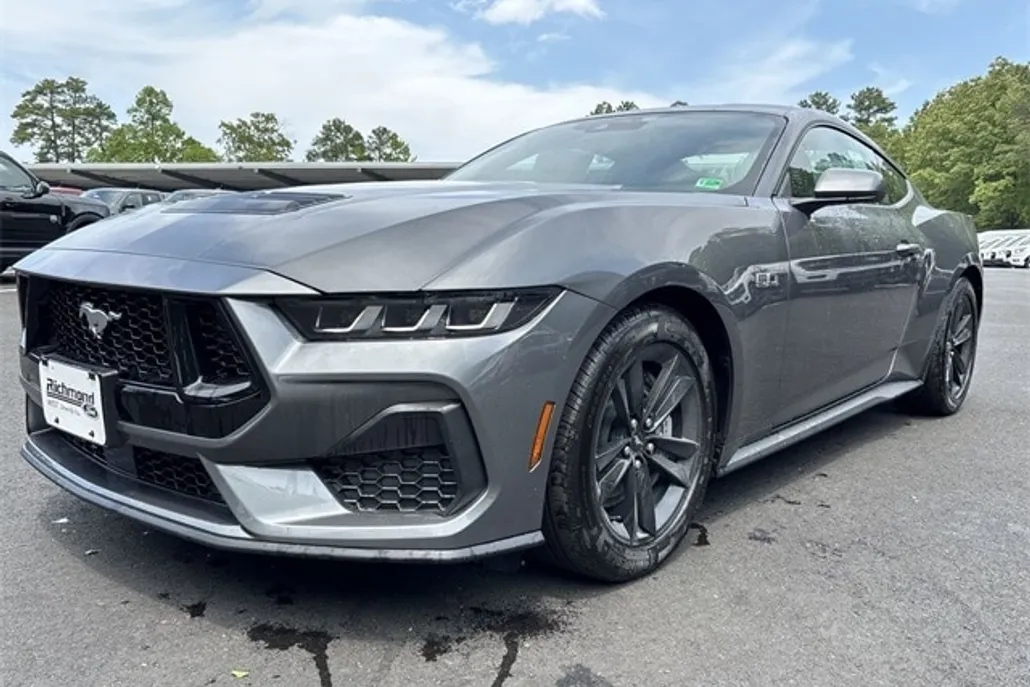 2025 Ford Mustang GT photo 1