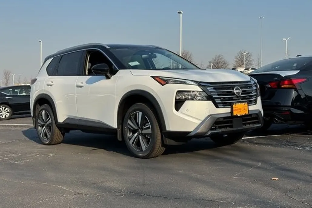 2025 Nissan Rogue SL photo 1