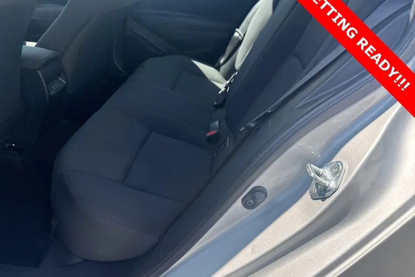 2024 Toyota Corolla LE photo 1