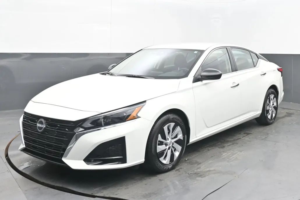 2025 Nissan Altima S photo 1
