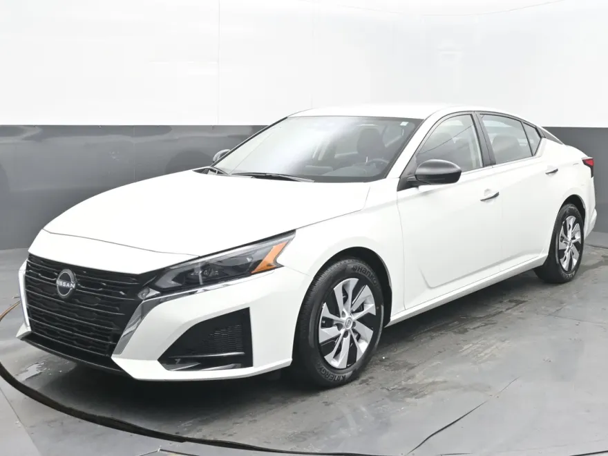 2025 Nissan Altima S photo 1