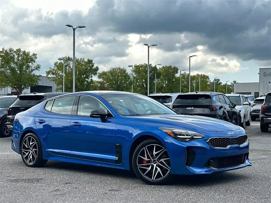 2023 Kia Stinger GT-Line photo 1
