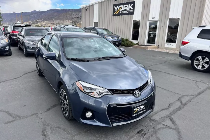 2014 Toyota Corolla Plus photo 1