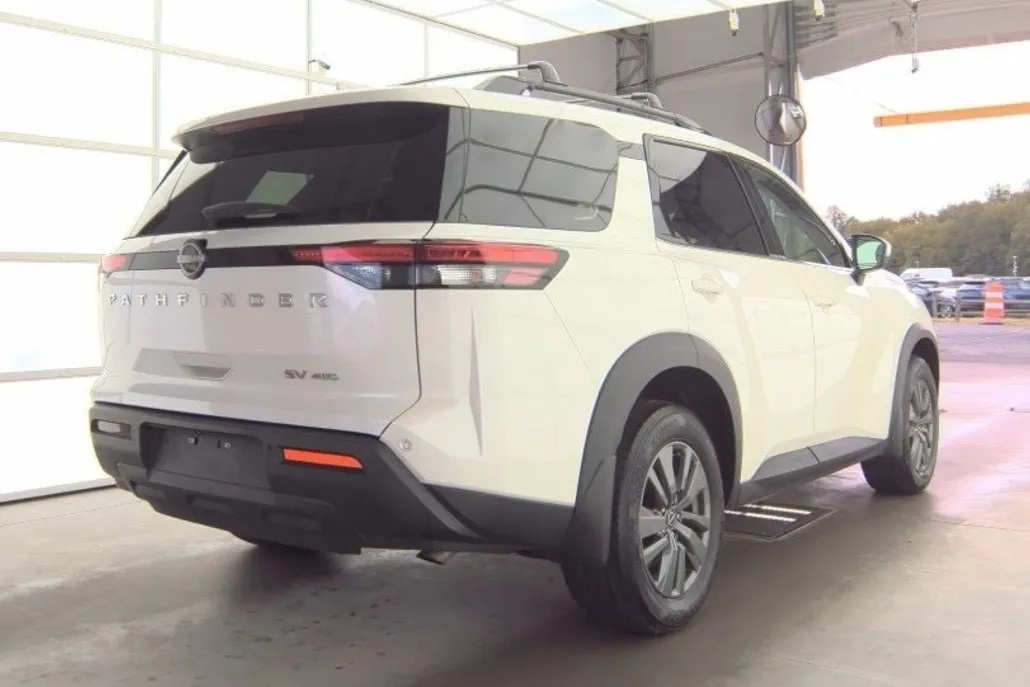 2024 Nissan Pathfinder SV photo 1