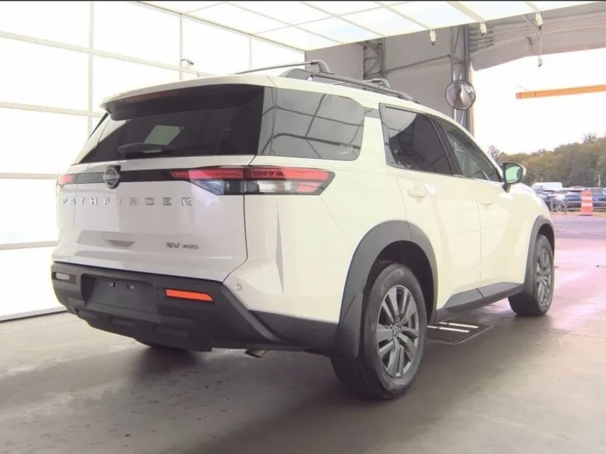 2024 Nissan Pathfinder SV photo 1