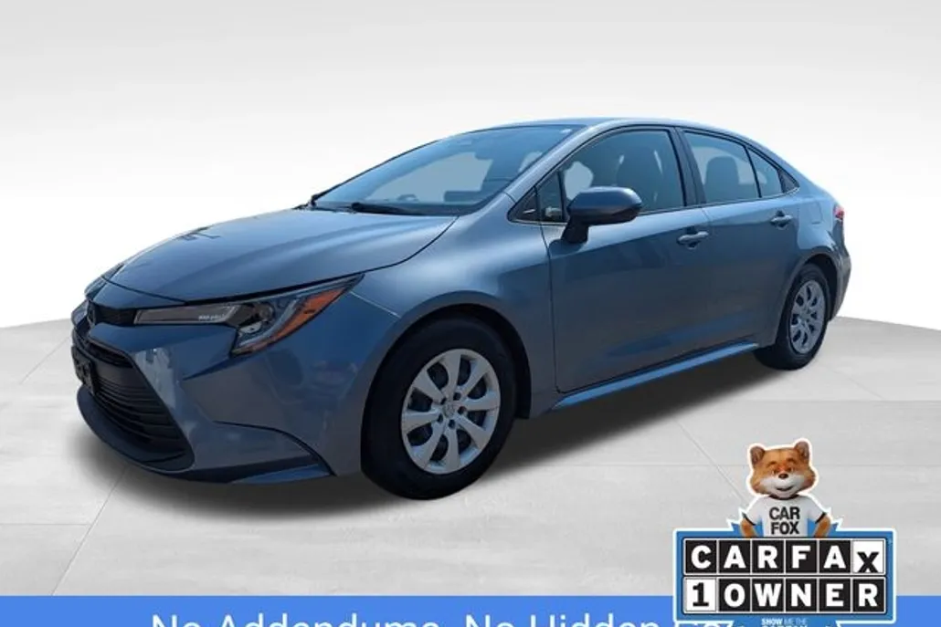 2023 Toyota Corolla LE photo 1