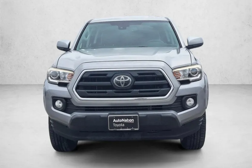2018 Toyota Tacoma SR5 V6 photo 1