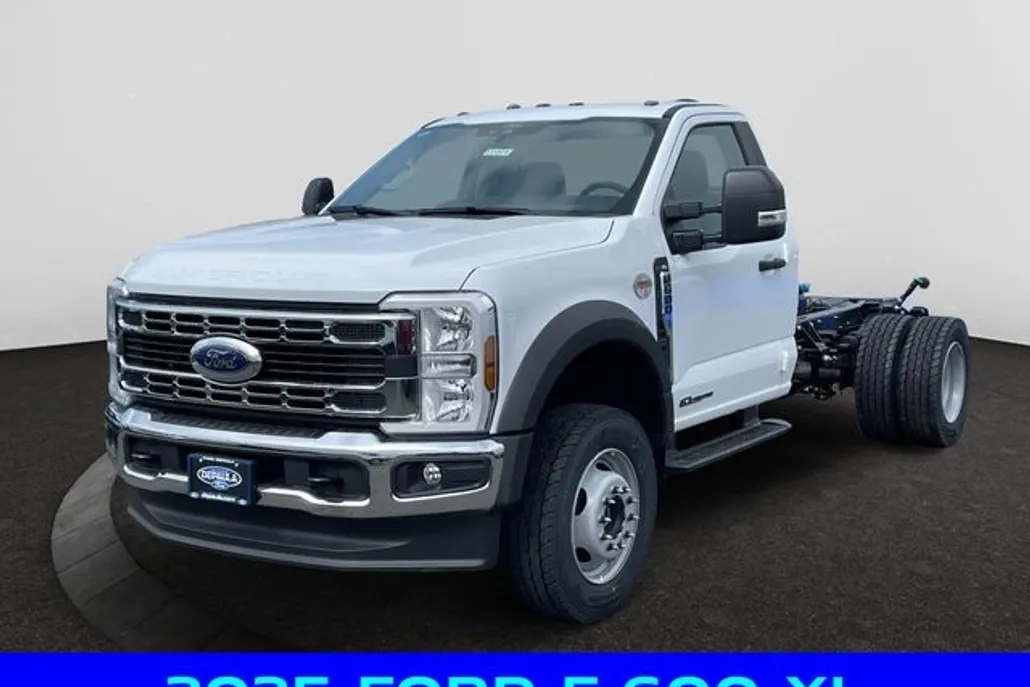 2025 Ford F-600 photo 1