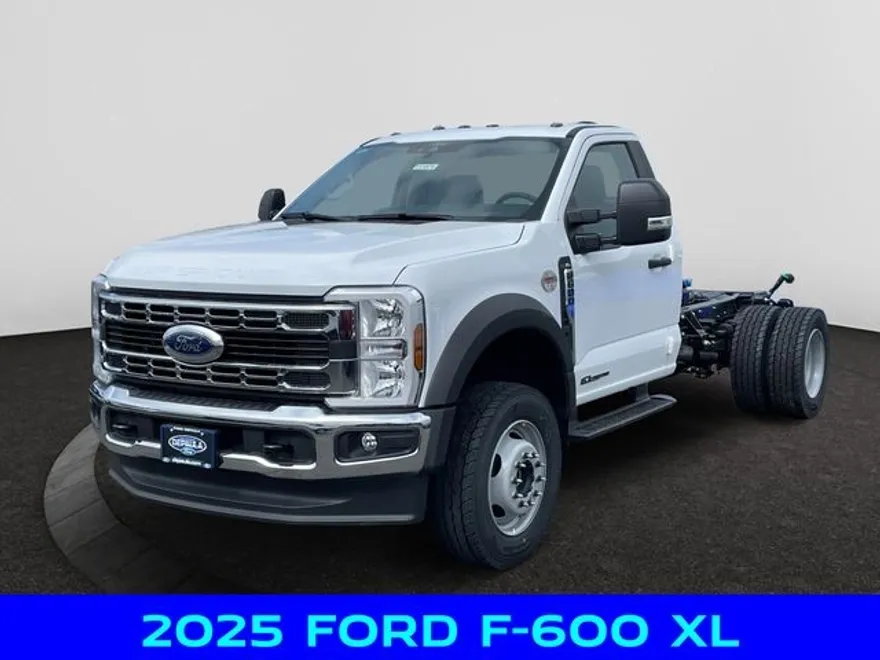 2025 Ford F-600 photo 1