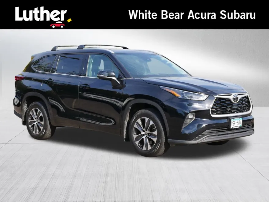 2022 Toyota Highlander XLE photo 1