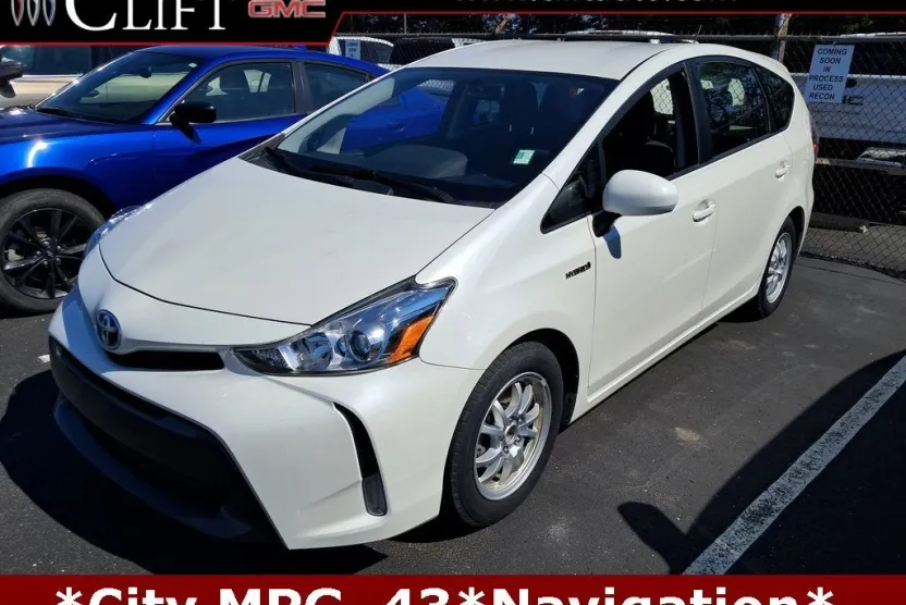 2017 Toyota Prius V Three photo 1