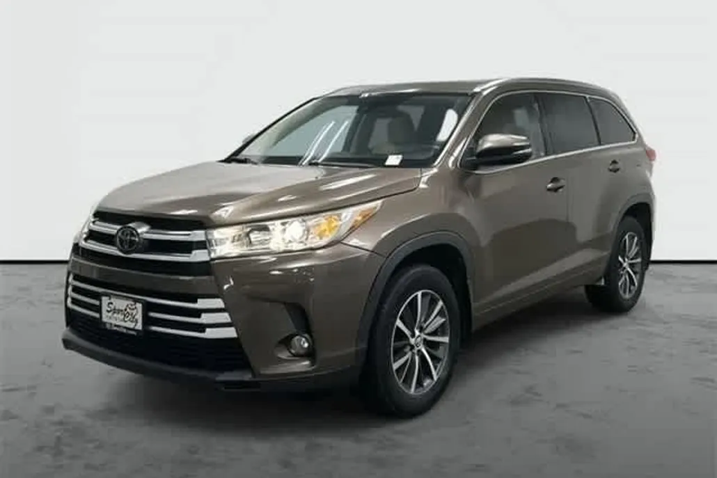 2017 Toyota Highlander XLE photo 1