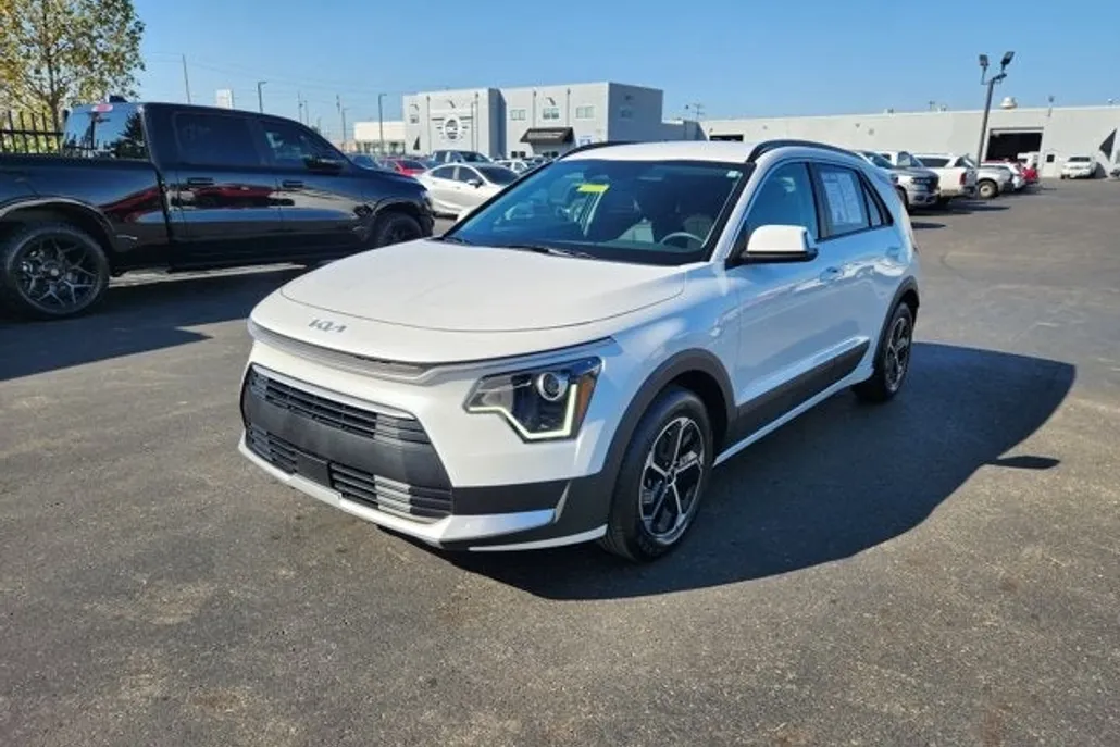 2023 Kia Niro EX photo 1
