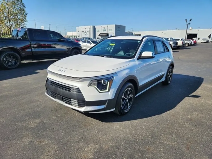 2023 Kia Niro EX photo 1