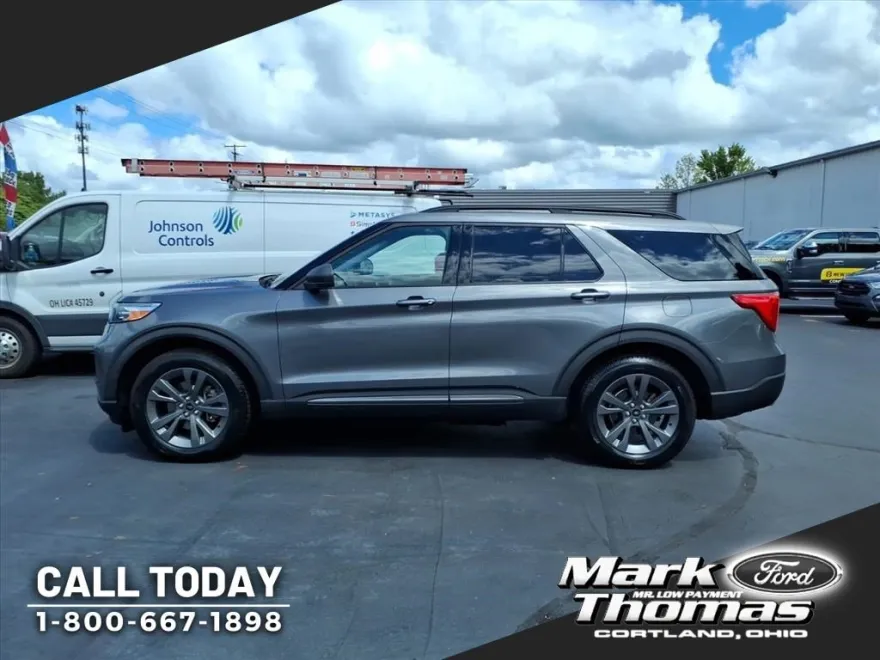 2021 Ford Explorer XLT photo 1