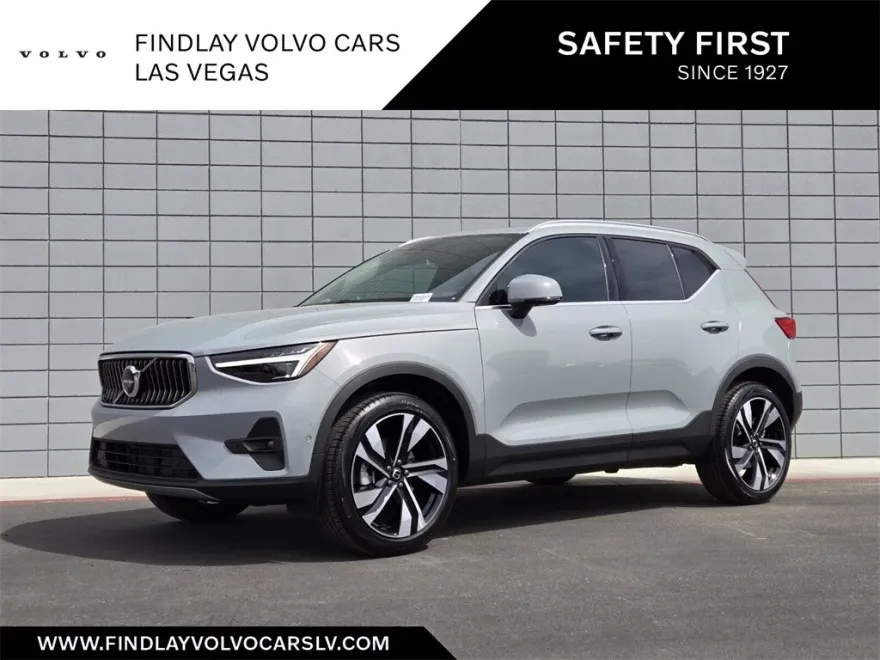 2025 Volvo XC40 photo 1