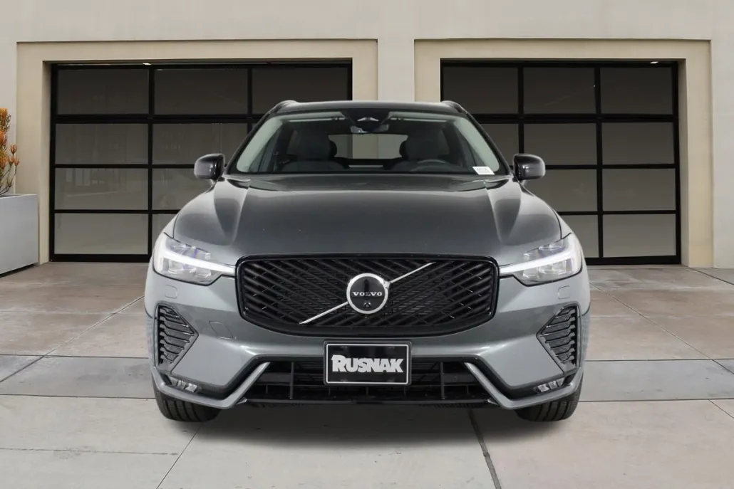 2026 Volvo XC60 B5 Plus photo 1