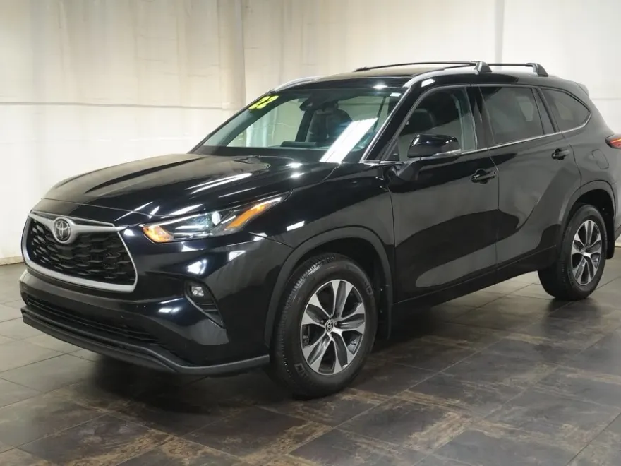 2022 Toyota Highlander XLE photo 1