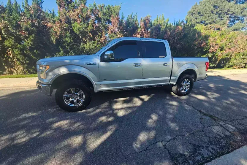 2015 Ford F-150 Lariat photo 1
