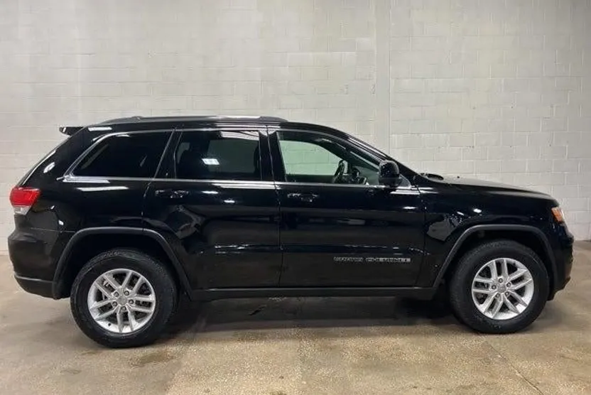2017 Jeep Grand Cherokee Laredo photo 1
