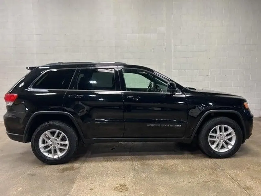 2017 Jeep Grand Cherokee Laredo photo 1
