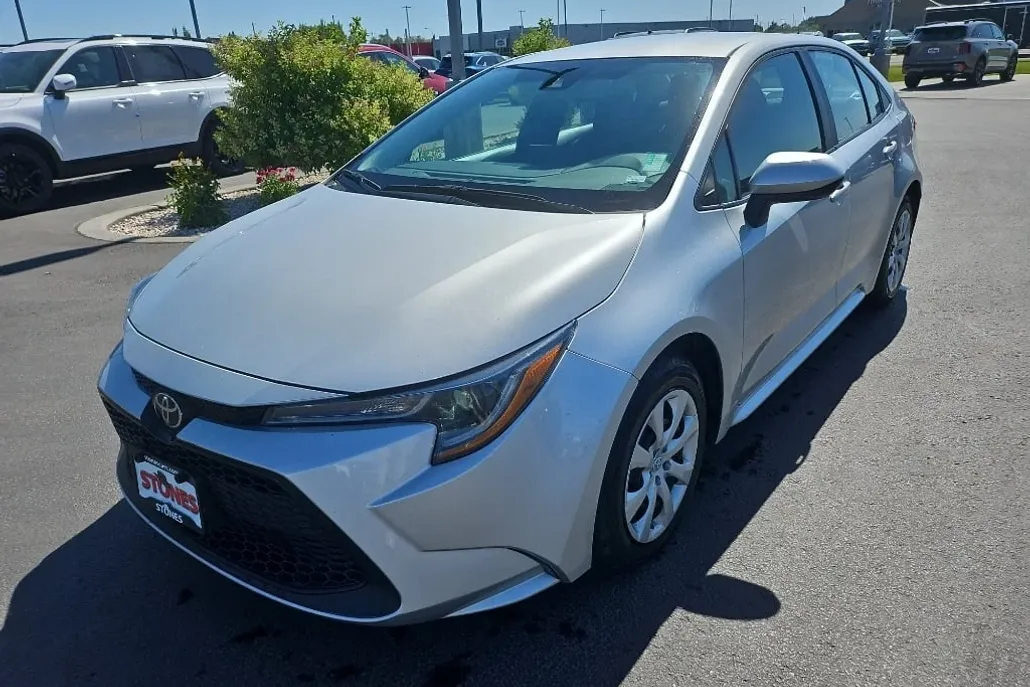 2022 Toyota Corolla LE photo 1