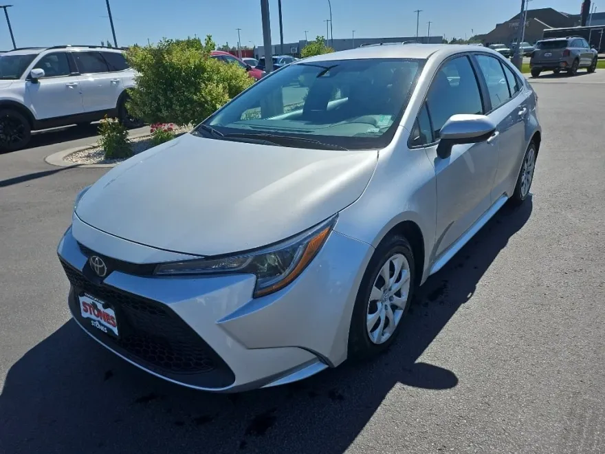 2022 Toyota Corolla LE photo 1